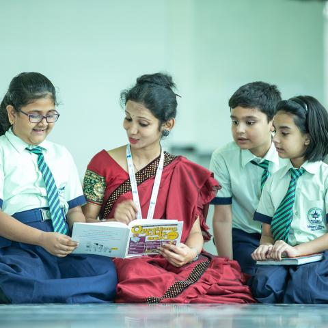 anil-sharma-india-students-reading-teacher-pixabay